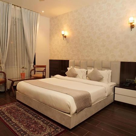 Hotel Northview Park By Lycoris !! Top Rated & Most Awarded Property In Tricity Zirakpur Bagian luar foto