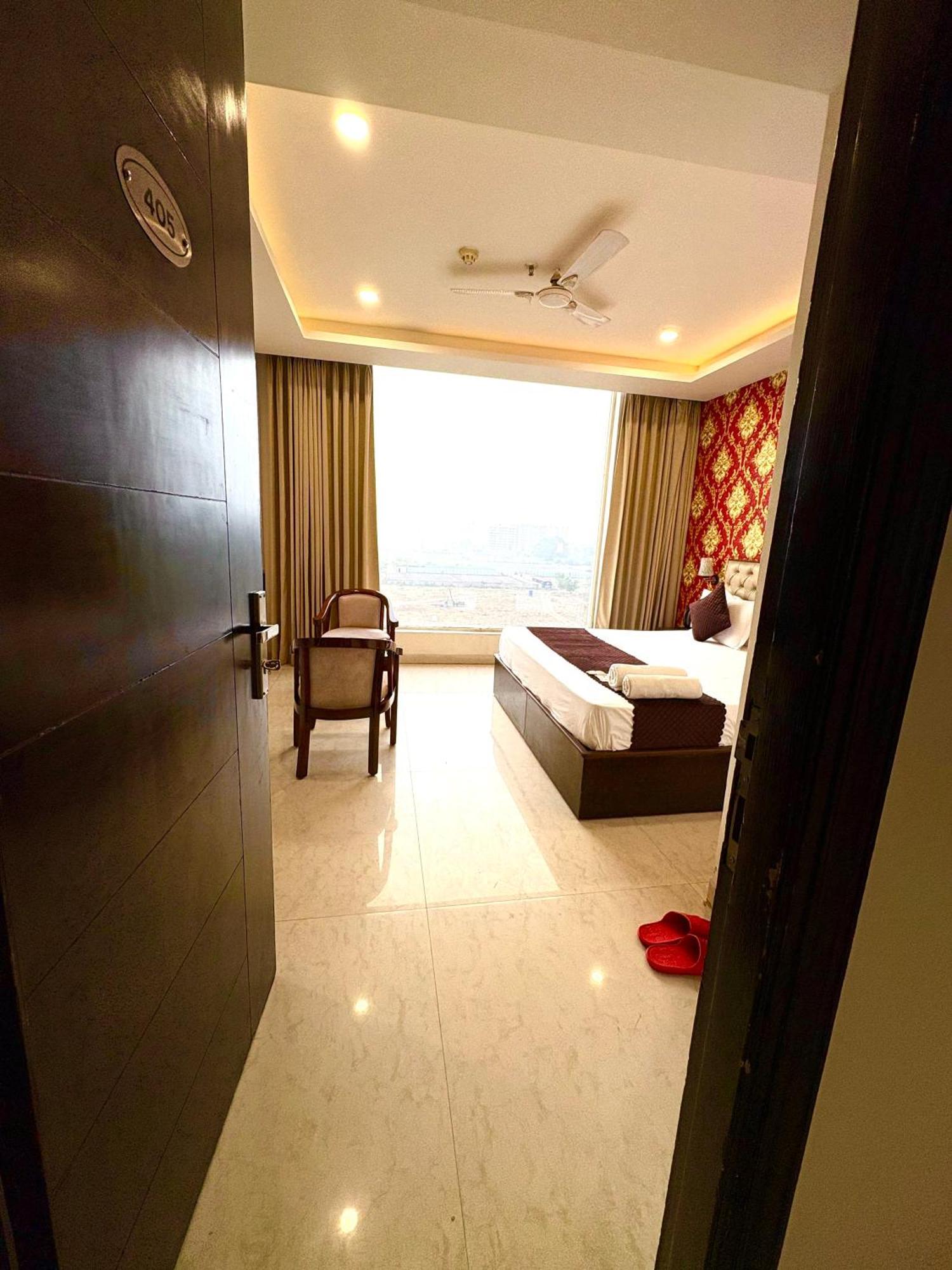Hotel Northview Park By Lycoris !! Top Rated & Most Awarded Property In Tricity Zirakpur Bagian luar foto