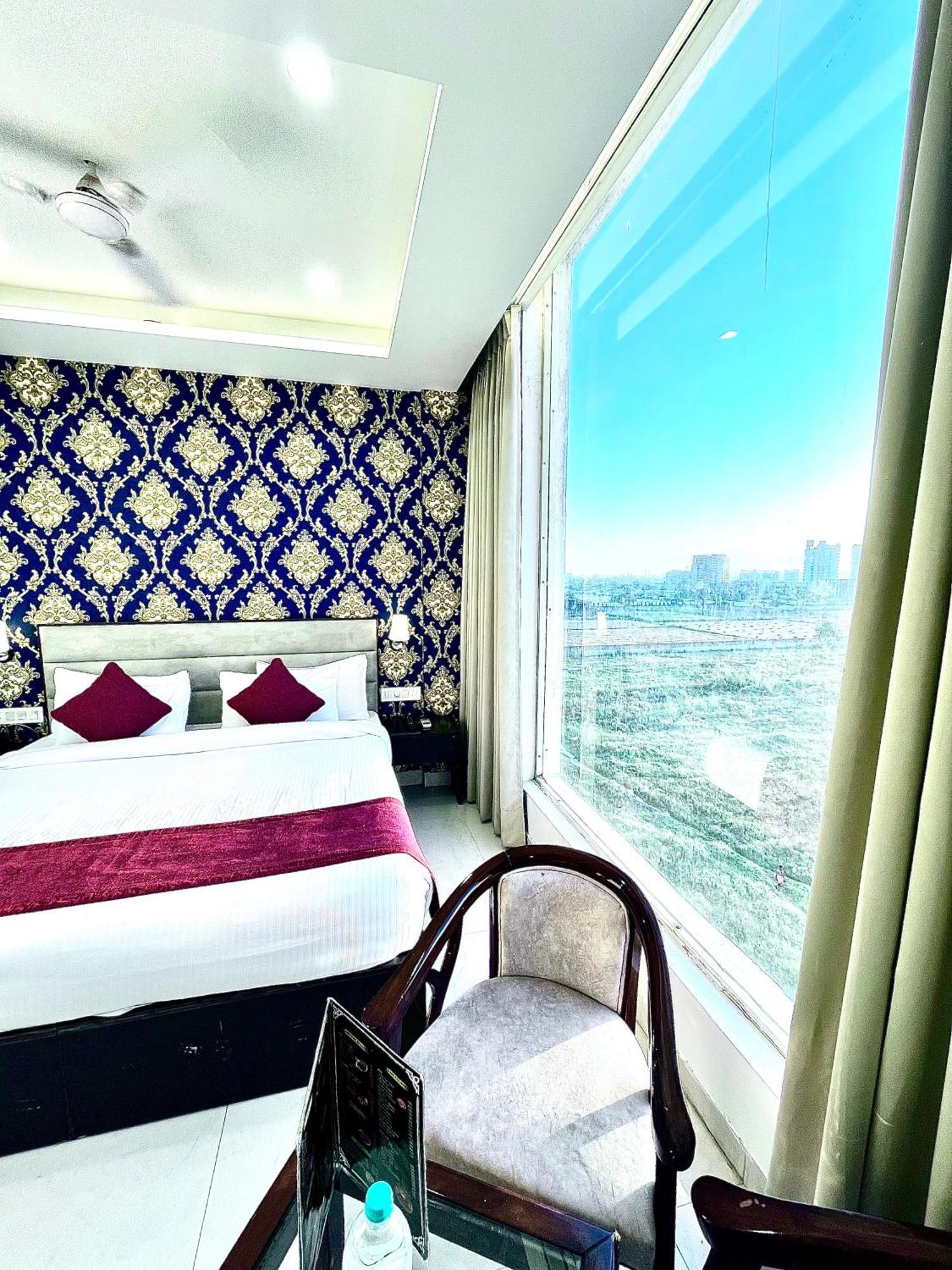Hotel Northview Park By Lycoris !! Top Rated & Most Awarded Property In Tricity Zirakpur Bagian luar foto