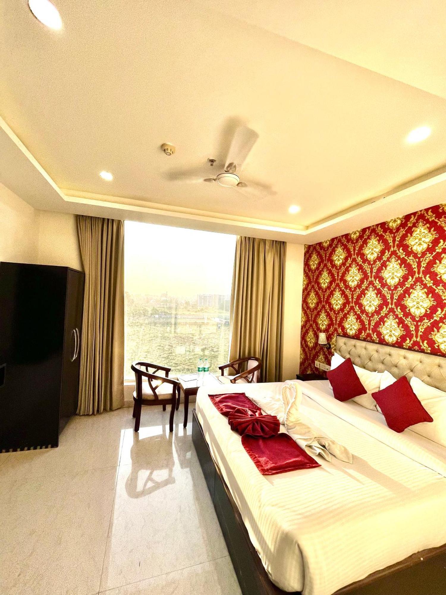 Hotel Northview Park By Lycoris !! Top Rated & Most Awarded Property In Tricity Zirakpur Bagian luar foto